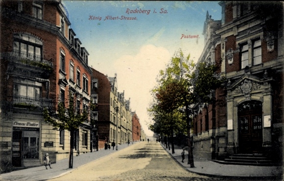 Postcard Radeberg in Saxony, king Albert Straße, post office