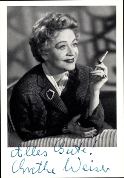 Postcard actress Grethe Weiser, portrait, cigarette, autograph