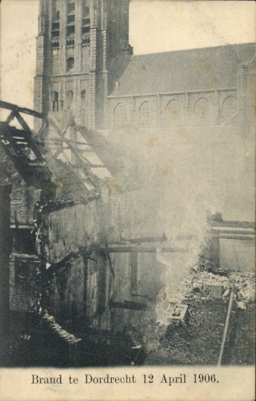 Ak Dordrecht Südholland Niederlande, Brand bei der Kirche am 12 April 1906