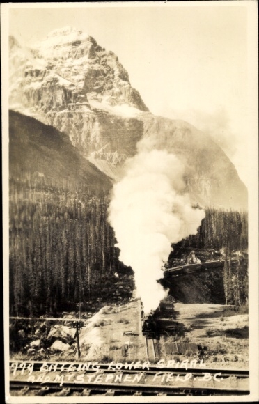 Foto Ak  Lower Spiral and Mount Stephen, Eisbahn, Gleise