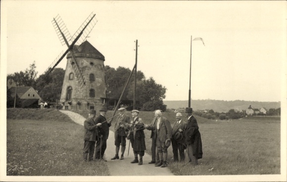 Photo Postcard Dresden Gohlis, Gohlis windmill, men