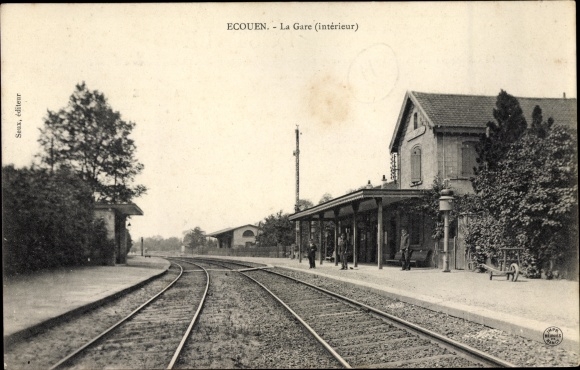 Postcard Ecouen Val d&#39;Oise, Bahnhof, Gleisseite