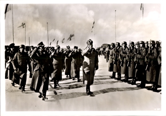 Photo Hoffmann, Field Marshal Mannerheim and General Dietl inspect the guard of honour, May 1942