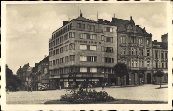 Ak Plzeň Pilsen Stadt, Straße, Häuser, Geschäfte