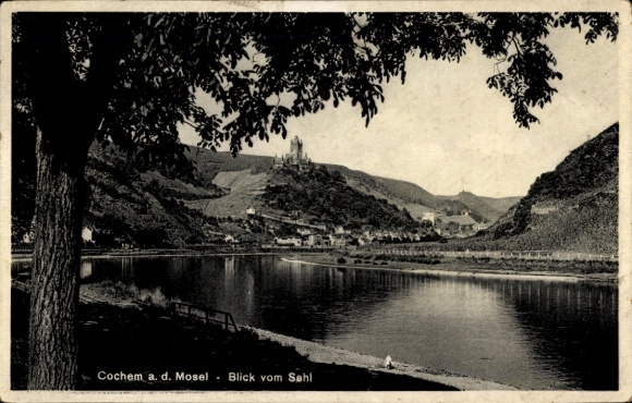 Ak Cochem an der Mosel,  Blick vom Sahl, Fluss, Landschaft, Bäume