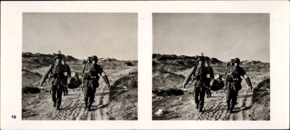 Stereo image photo &quot;The Battle in the West&quot; No. 15 medics in the firing range at Dunkirk