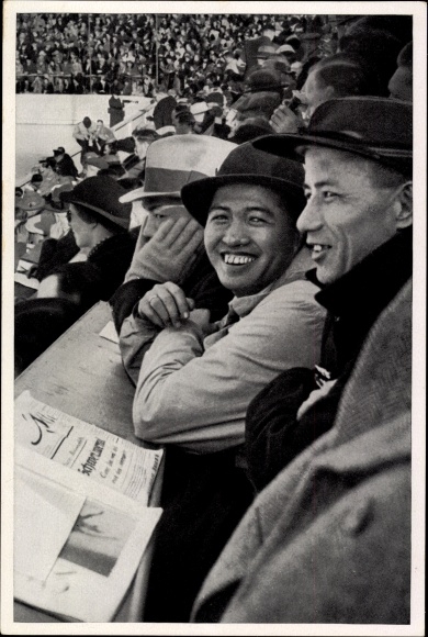 Collection picture Olympia 1936, Japanese sports journalists on the press stand in the ice stadium