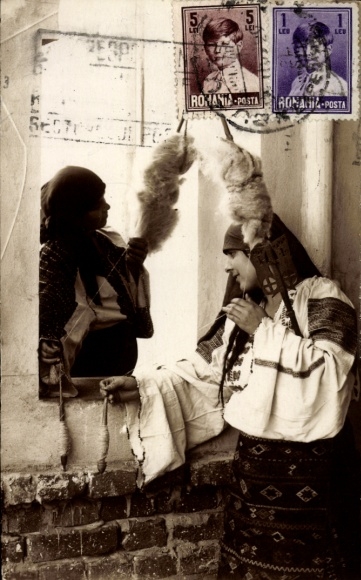 Postcard Romania, Women in Traditional Costume