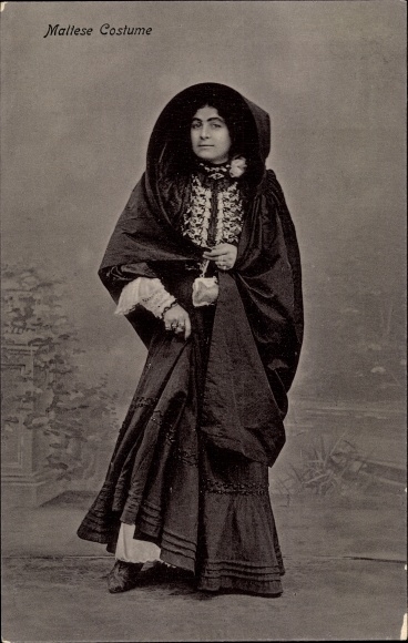 Postcard Malta, Maltese Lady, Woman in Maltese costume