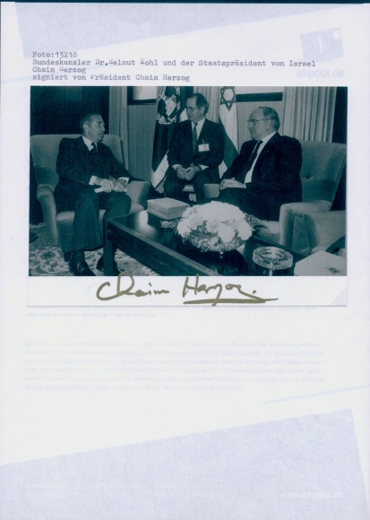 Photo of Federal Chancellor Helmut Kohl, President of Israel Chain Herzog, autograph