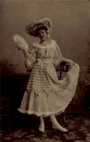 Photo Postcard Woman in white dress, hat, fan, portrait