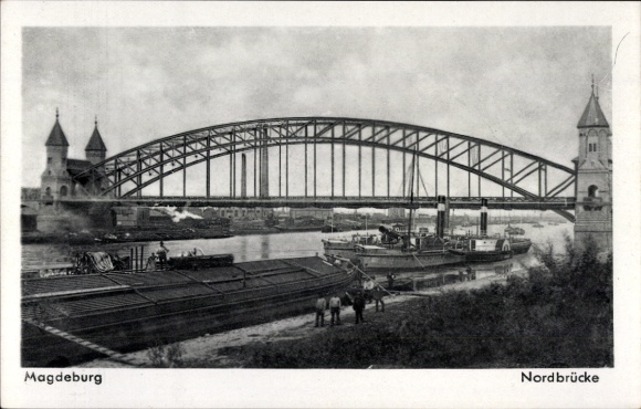Postcard Magdeburg in Saxony-Anhalt, North Bridge, barges