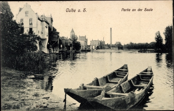 Ak Calbe an der Saale Sachsen Anhalt, Flusspartie, Boote, Uferpromenade