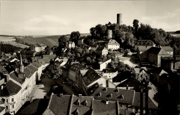 Ak Bad Lobenstein in Thüringen, Luftaufnahme von  Kirchturm, Burgruine, umliegende Häuser