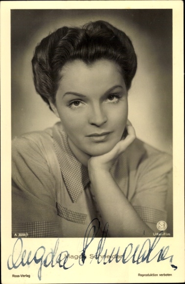 Postcard actress Magda Schneider, portrait, Ross Verlag A 3088/1, autograph