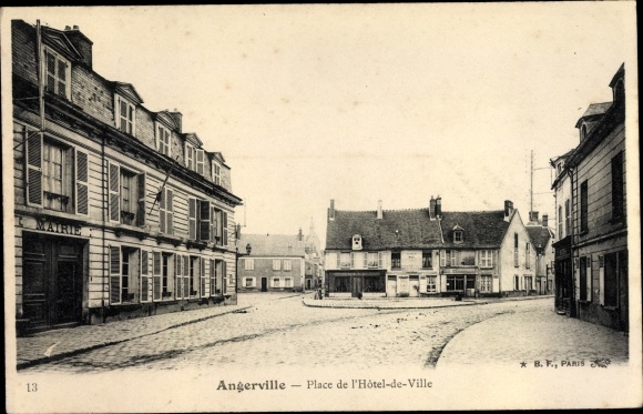 Ak Angerville Essonne, Place de l´Hôtel de Ville