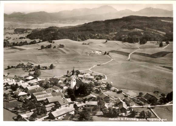 Ak Habach Opper-Beieren, luchtfoto van Habach, kerk, landschap, bergen