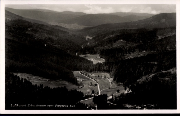 Ak Erbersbronn Forbach im Schwarzwald, Luftkurort  bergige Landschaft, Flugzeugperspektive