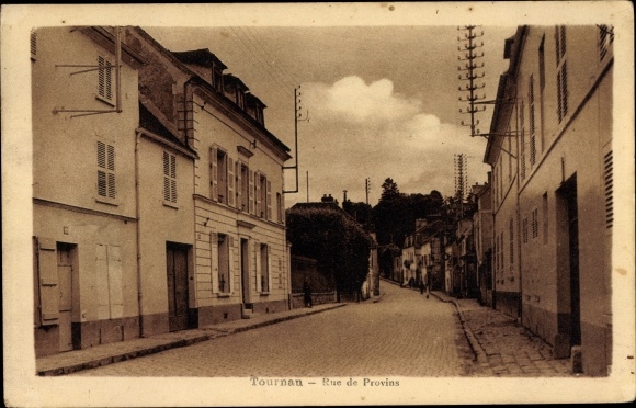 Ak Tournan en Brie Seine et Marne, Rue de Provins, Straßenpartie