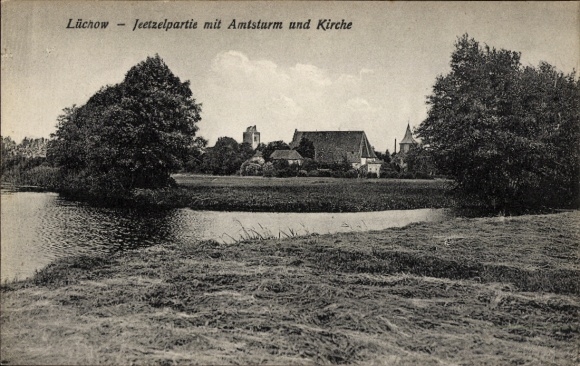 Postcard Lüchow in Wendland, Jeetzel with a view of the office tower and church