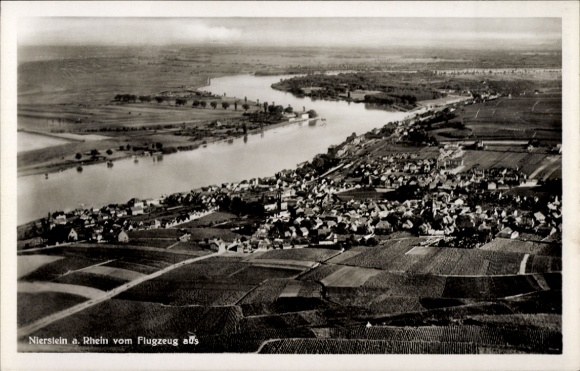 Postcard Nierstein Rhein, aerial photograph of the city, field