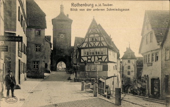 Ak Rothenburg ob der Tauber Mittelfranken, Blick von der unteren Schmiedsgasse,  Gebäude, Straße,