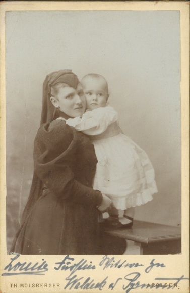 Cabinet photo Louise Princess Dowager of Waldeck-Pyrmont with child, autograph
