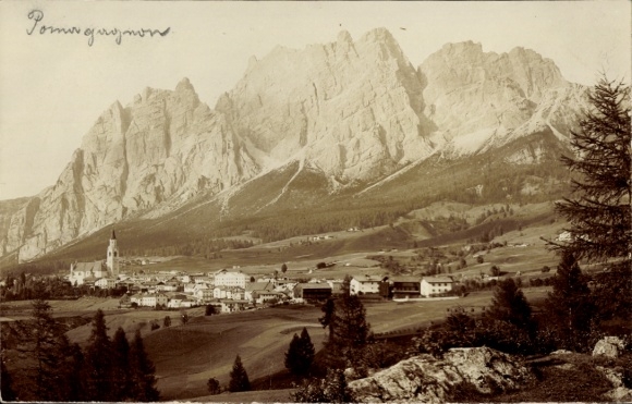 Photo Postcard Cortina d'Ampezzo Veneto, panorama with Pomagagnon