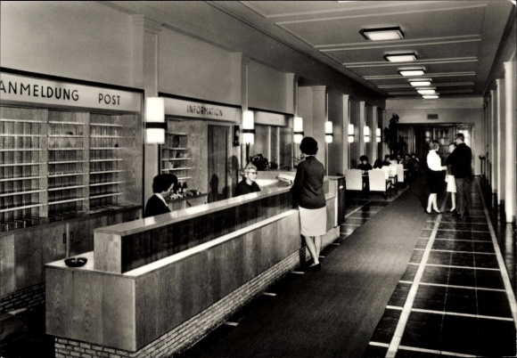 Postcard Friedrichroda in the Thuringian Forest, reception hall, registration post, information, people in the background