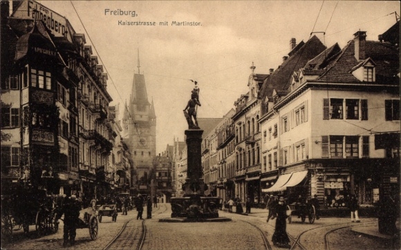 Ak Freiburg im Breisgau,  Kaiserstraße, Martinstor, Statue,  