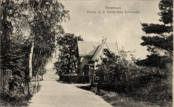 Postcard Dänkritz Neukirchen Pleiße, game at the Dänkritzer Schmiede, forester's house
