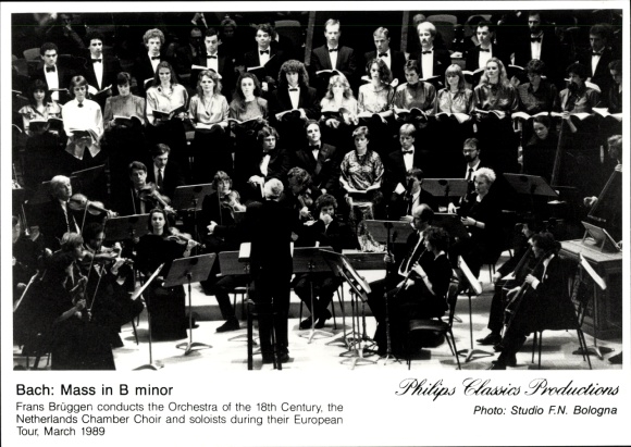Ak Dirigent Frans Brüggen mit Orchester