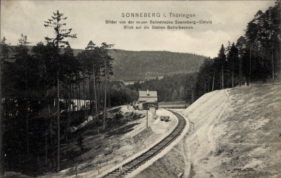 Ak Sonneberg in Thüringen, Neue Bahnstrecke Sonneberg-Eisfeld, Bahnhof, Gleisseite