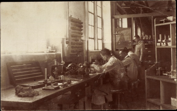 Photo Postcard locksmith at work, turning shop, metalworking shop