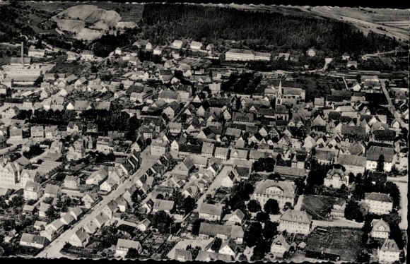 Ak Münsingen in Württemberg, Luftaufnahme von  Blick auf die Stadt,  Gebäude