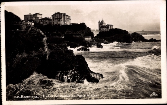 Ak Biarritz Pyrénées Atlantiques, kustlandschap, golven, rotsen, gebouwen