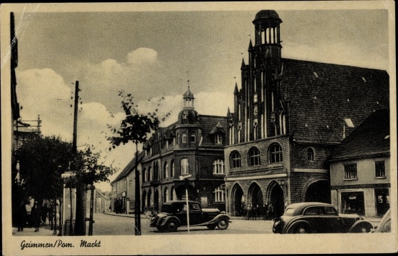 Ak Grimmen in West-Pommeren, markt, stadhuis, auto's