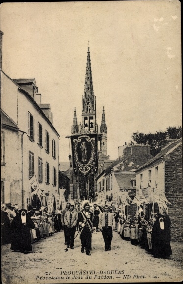 Postcard Plougastel Daoulas Finistère, Procession on the Day of Forgiveness