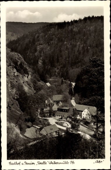 Postcard Weihersmühle Weismain Oberfranken, inn and pension trout, view of the valley