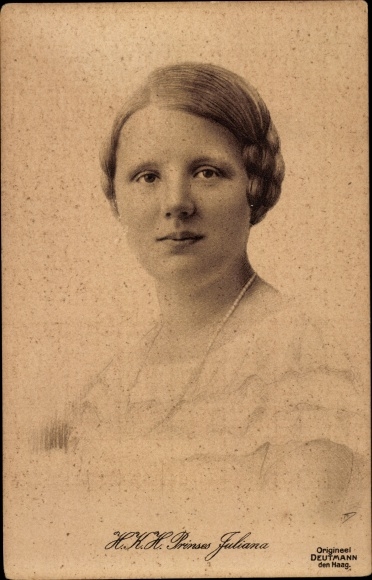 Postcard Princess Juliana of the Netherlands, portrait