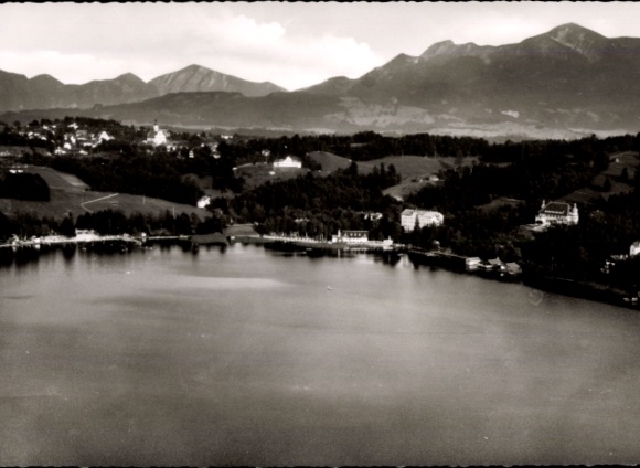 Murnau am Staffelsee, black and white picture, lake view, mountains in the background, calm water