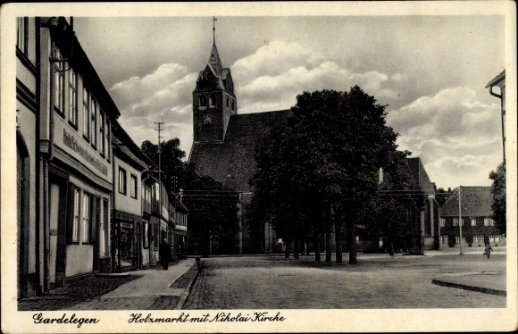 KP Gardelegen w Altmarkkreis Salzwedel, targ drzewny z Nikolaikirche