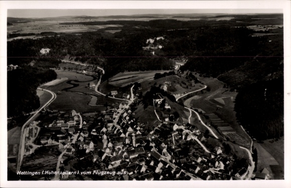 Ak Hettingen in Hohenzollern, Luftaufnahme von Hettingen, Landschaft, Flugzeugansicht