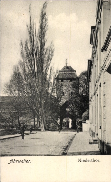 Ak Ahrweiler an der Ahr, Niederthor, Straße, Bäume, Menschen