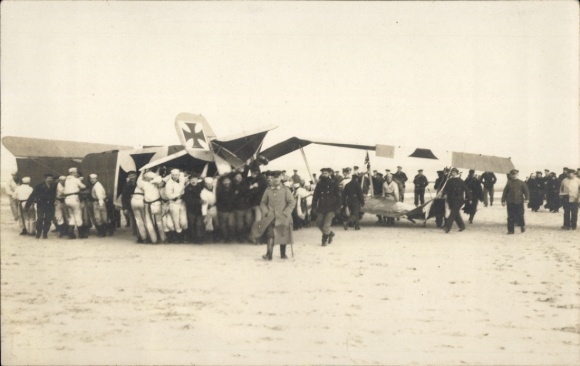 foto Ak Noordzeebadplaats Wangerooge, watervliegtuig op het strand, januari 1916