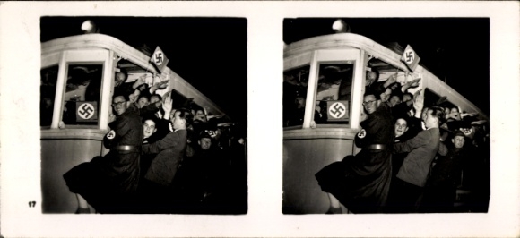 Stereo Raumbild Foto "Großdeutschlands Wiedergeburt" Nr. 17, Jugend in Salzburg, 12. März 1938
