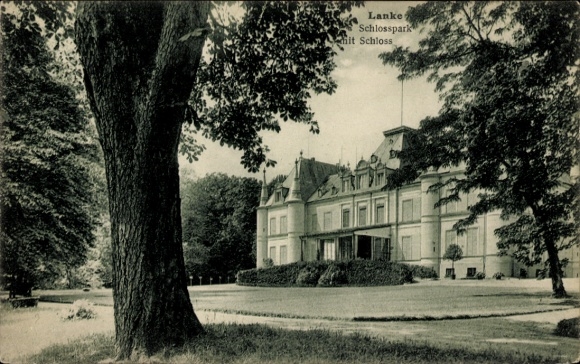 Postcard Lanke Wandlitz in Brandenburg, castle park with castle