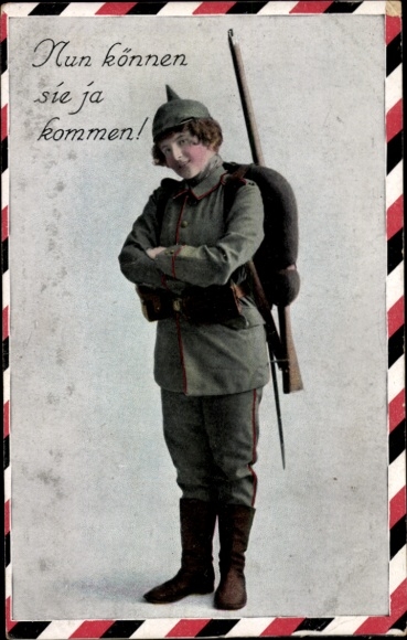 Foto Ak Frauenportrait, Uniform, Nun können sie ja kommen! Soldatin