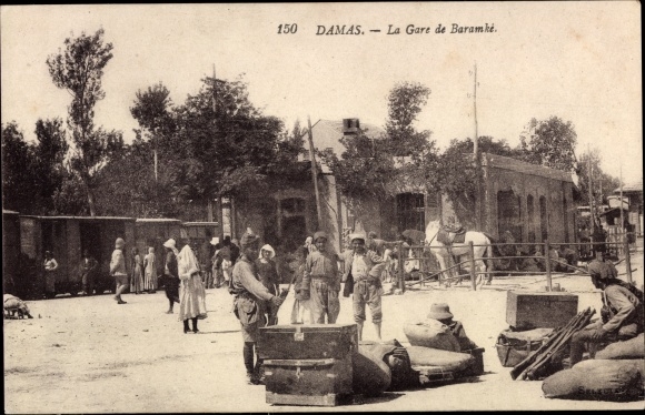 Postcard Damas Syria, La Gare de Baramke, party at the train station, weapons and soldiers