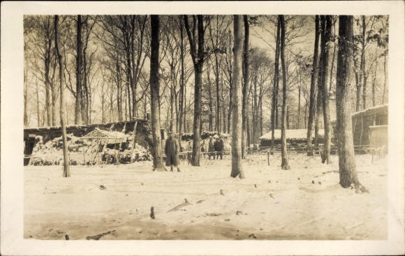 Foto Ak Fourasses Wald?, Frankreich, Waldpartie, Häuser, Soldaten